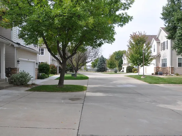 3335 W Ralph Rogers Rd, Sioux Falls, SD 57108