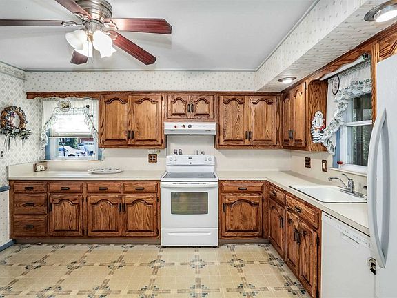 5th image of 226 Tinton Pl
