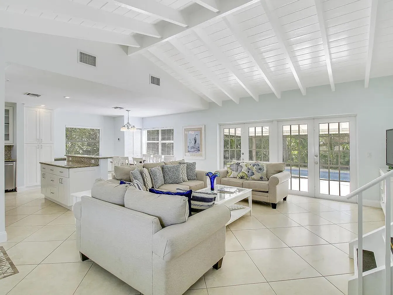 3 bed, 3.0 bath, 2147 sqft, $20,000 — Photo 3