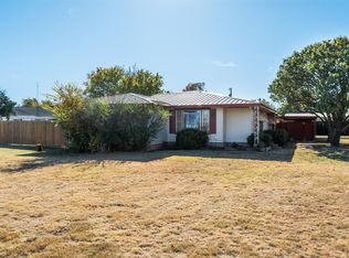 400 S Bailey St, Electra, TX 76360