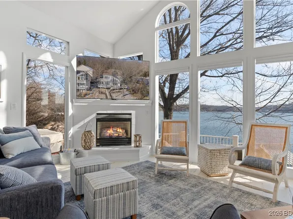 30435 Bullock Dr, Gravois Mills, MO 65037