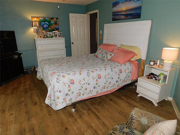 4th image of 1313 Abbey Crescent Ln