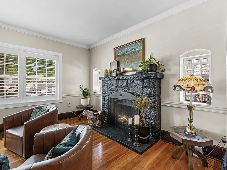 1936 Hayselton Dr — Photo 10