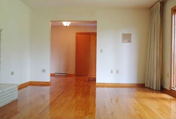 4th image of 626 S Sheraton Cir
