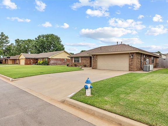 2nd image of 2100 Morgandee Ln