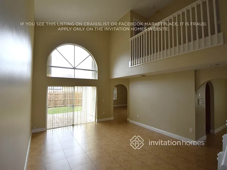 14671 SW 156th Ave — Photo 2