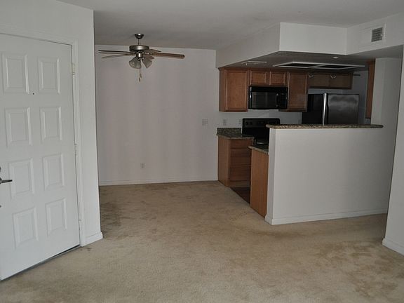 5th image of 12043 Alta Carmel Ct Unit 121