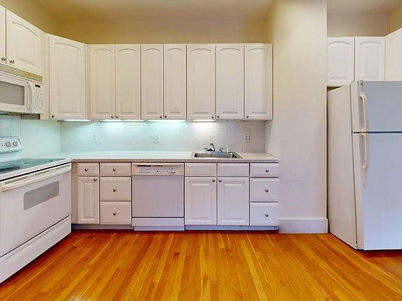 4th image of 85 Trowbridge St #1