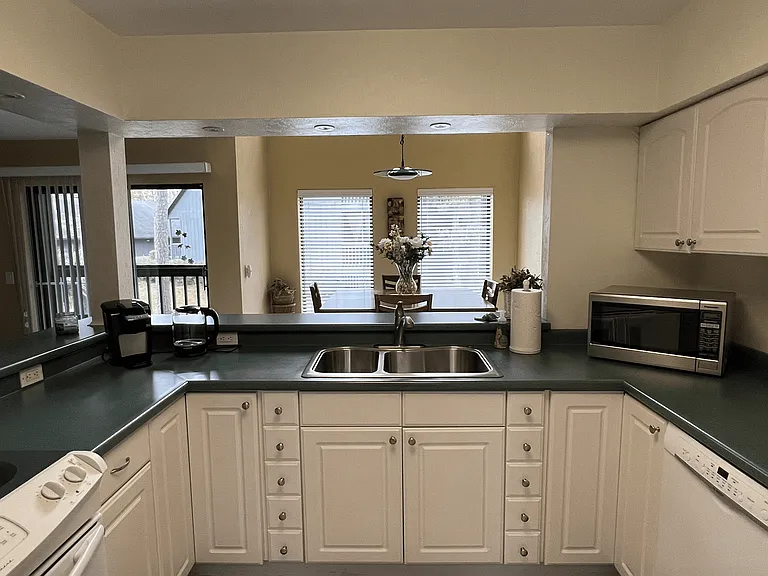 131 NW 34th St — Photo 3