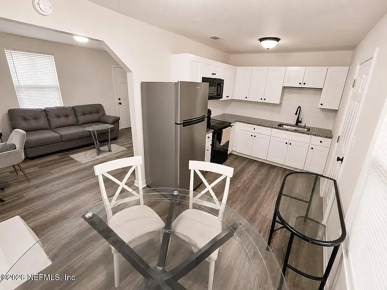 5020 Campenella Dr — Photo 2