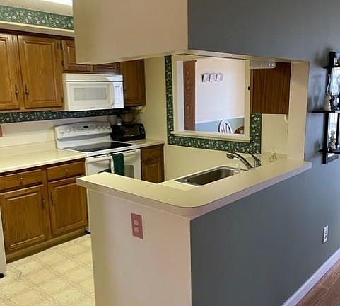 5th image of 5 W Meadow Ln #5