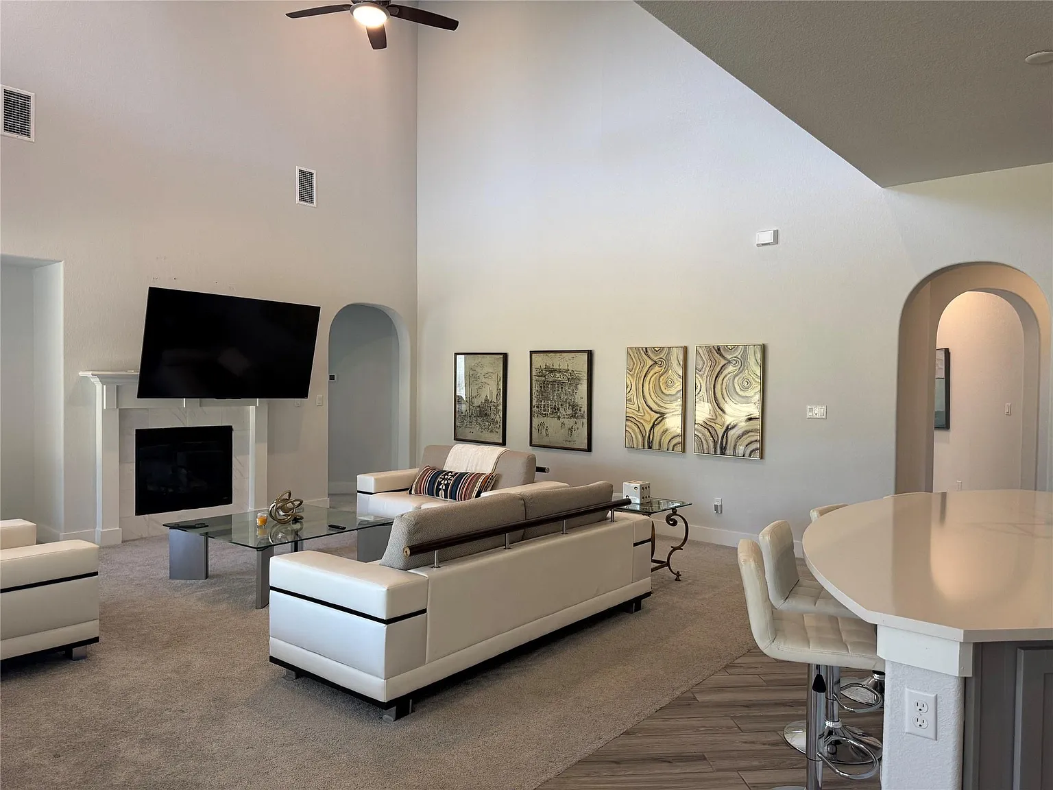 5 bed, 3.5 bath, 4333 sqft, $4,950 — Photo 3