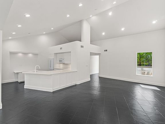 4th image of 900 Greensward Lane #114-g