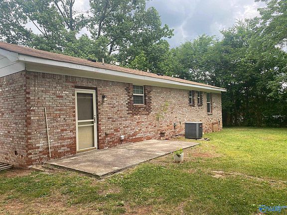 3rd image of 6211 Pamela Dr NW