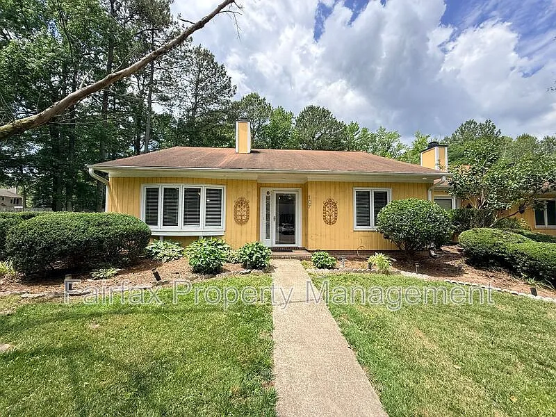 3 bed, 2.0 bath, 1356 sqft, $1,550 — Photo 2