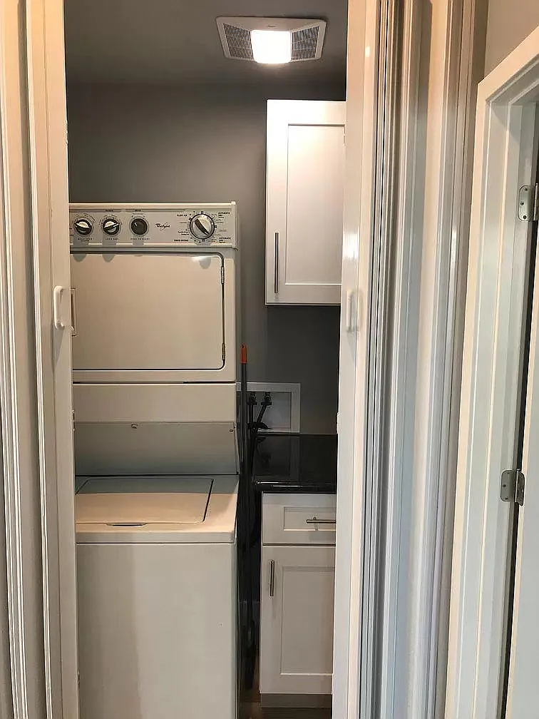 6927 Cozycroft Ave — Photo 4