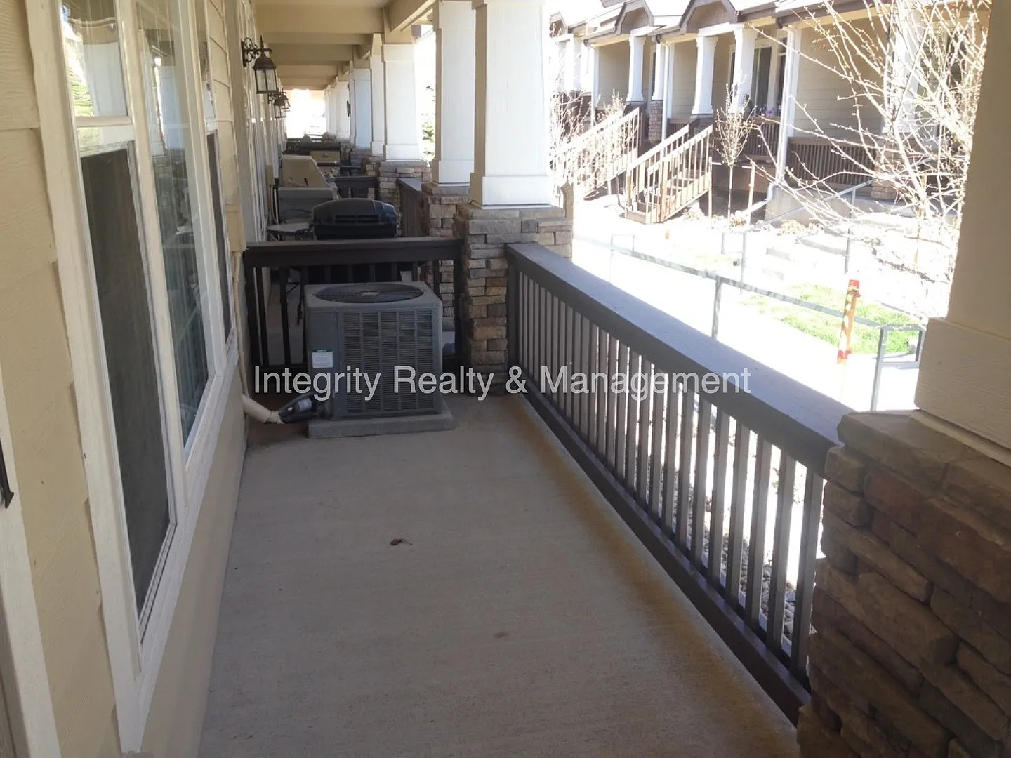 3 Bed/2.5 Bath, 1537 Sqft - 1381 Royal Troon Dr — Photo 2