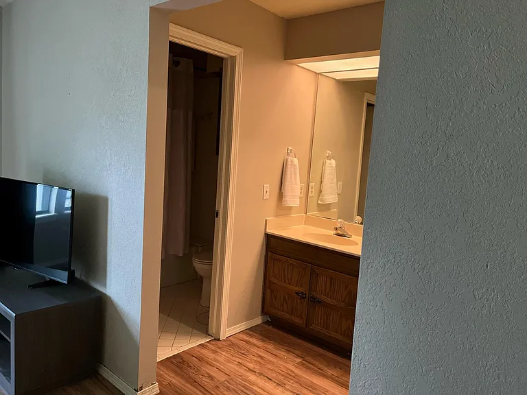 7920 S Irvington Ave — Photo 9