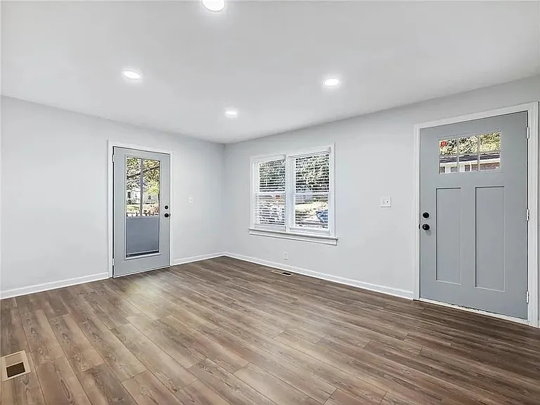 845 Oak St NW — Photo 10