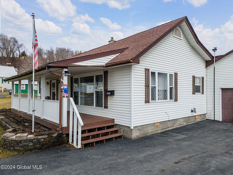 4th image of 240 North Street