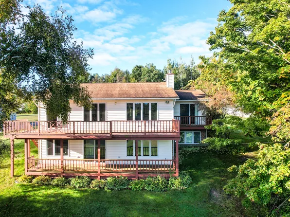 8658 W Black Ln, Cheboygan, MI 49721