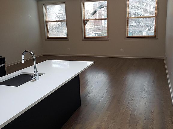 2nd image of 141 S Oak Park Ave APT 4