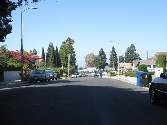 4th image of 833 W 126th St