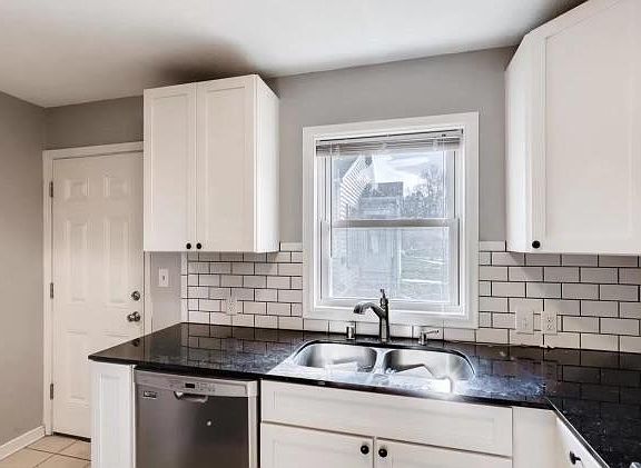 2nd image of 1432 Lake St NE #2