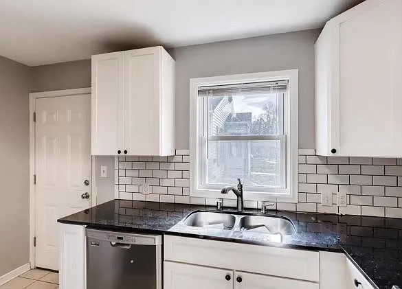 Building Photo - 1432 Lake St NE #2