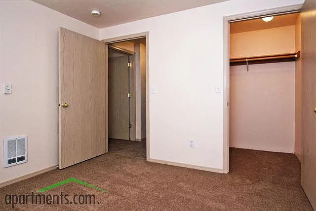 McNary Heights Apartments — Photo 16