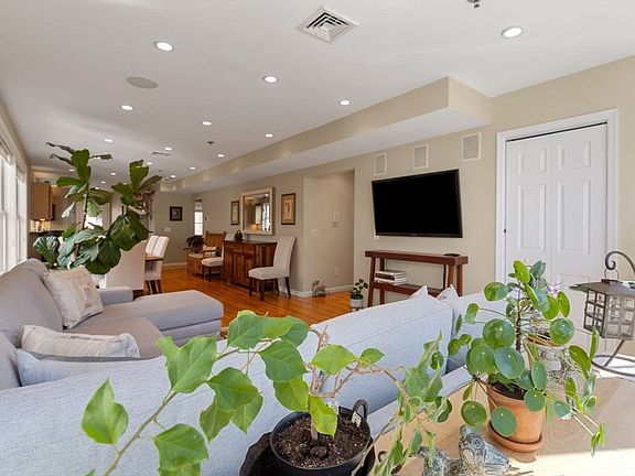 5th image of 26 Forbes St #2