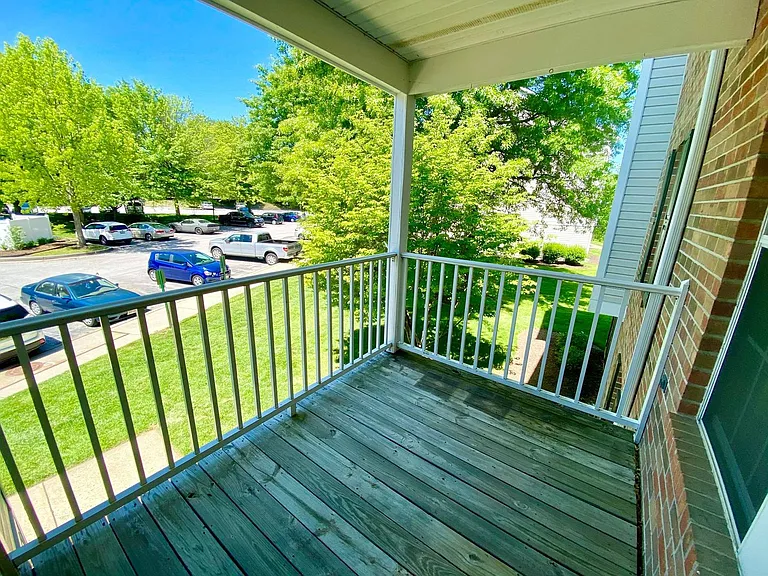 9105 Lincolnshire Ct #E — Photo 12