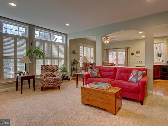 3rd image of 323 Aletha Ln