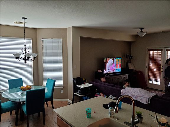 3rd image of 722 Bent Wood Pl