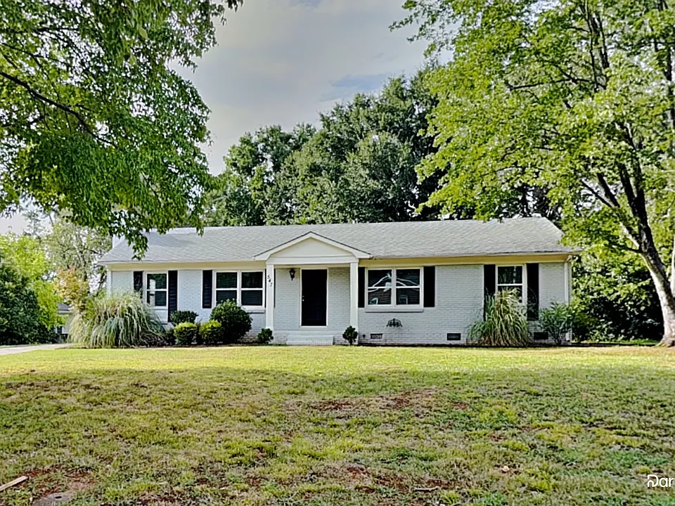 547 Whitethorn Dr