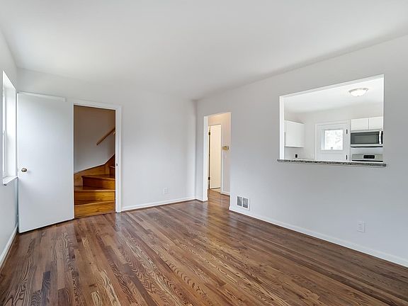 5th image of 3096 Brookview Dr