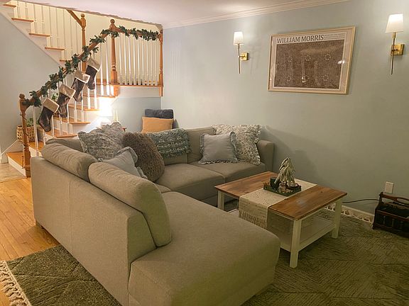 5th image of 1240 Farmington Ave APT C