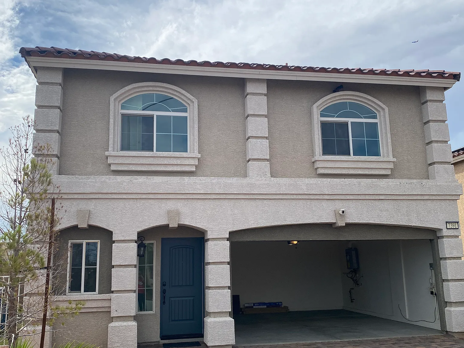 4 bed, 2.5 bath, 2033 sqft, $2,300 — Photo 2
