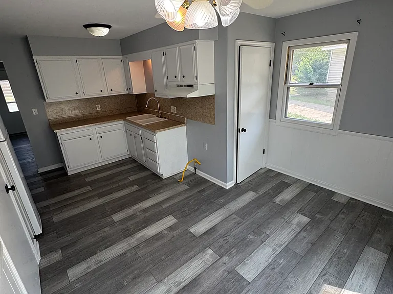 5893-95 Crestmoor Dr S #5895 — Photo 11