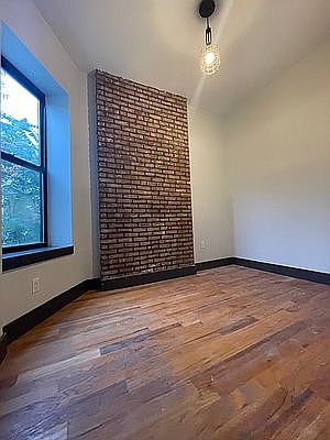 5th image of 546 Kosciuszko St #3RR