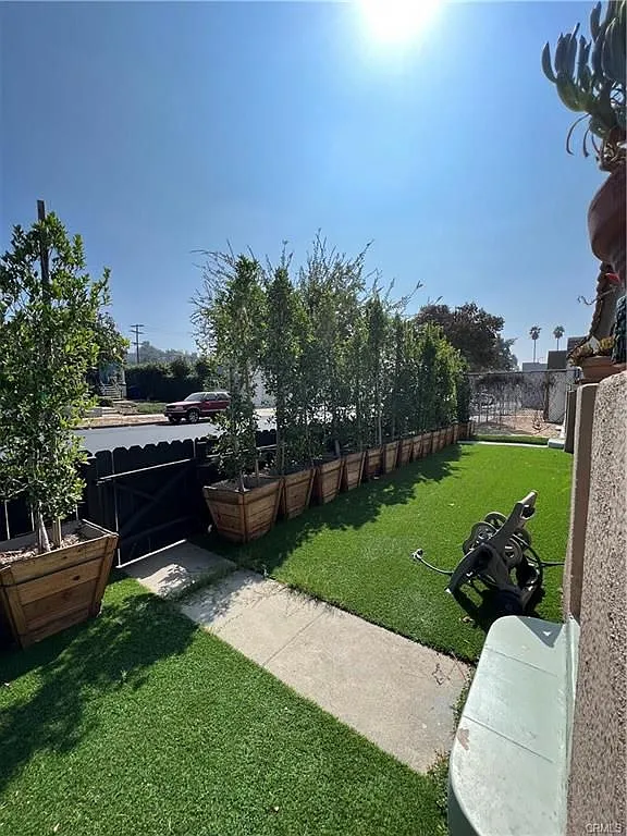 2 bed, 1.0 bath, 814 sqft, $2,750 — Photo 3