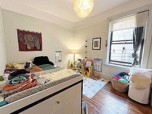 4th image of 256 Seaman Ave APT 4A