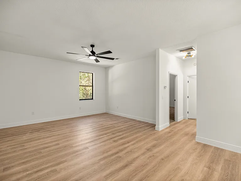 315 E Reehill St — Photo 12