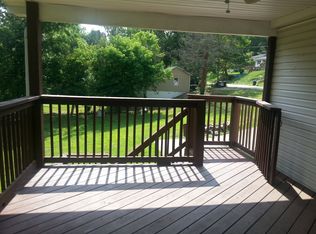 1120 Strawberry Rd, Saint Albans, WV 25177