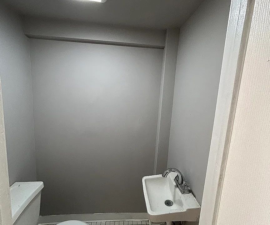 1st image of 313 W Clay Ave