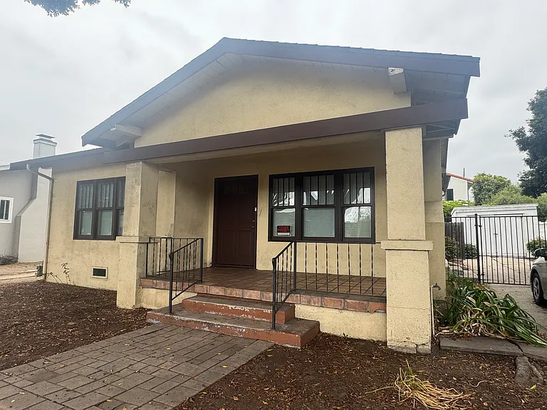 106 N Milpas St — Photo 15