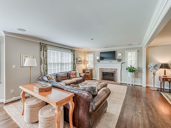 3rd image of 105 Carters Grove Ln