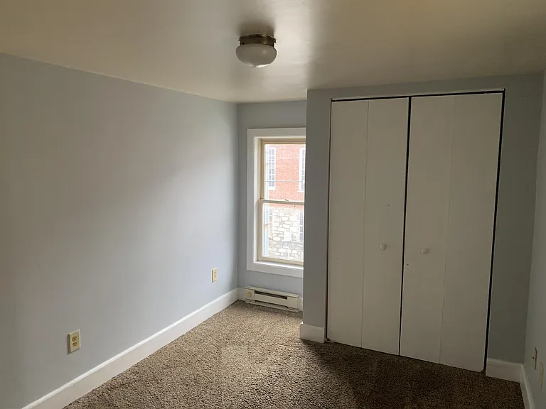 320 W Stephen St #A — Photo 4