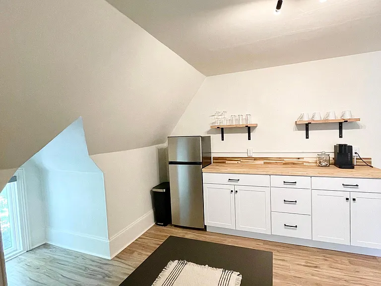 303 E Broadway St — Photo 8