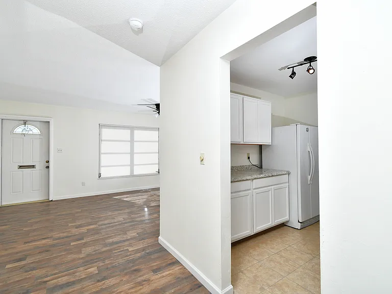 9 Hamlin Ct #1 — Photo 12
